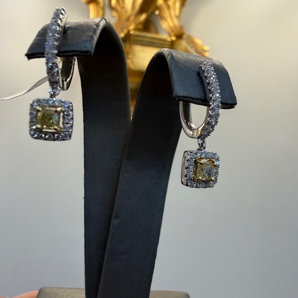 Engagement Ring Fancy Yellow Natural Diamond Cushion VS1 Rare GIA Certified - Picture 7 of 9